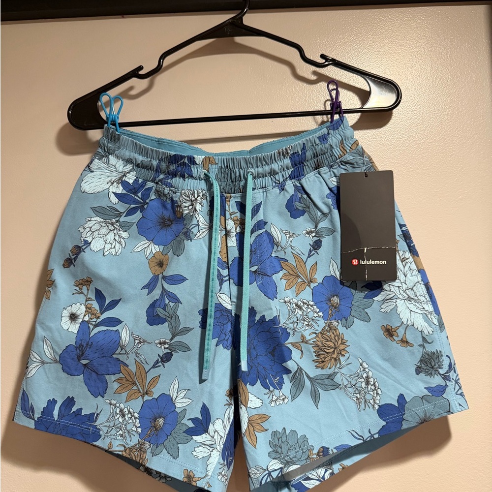Lululemon Athletica Floral Print Men's Swim Shorts